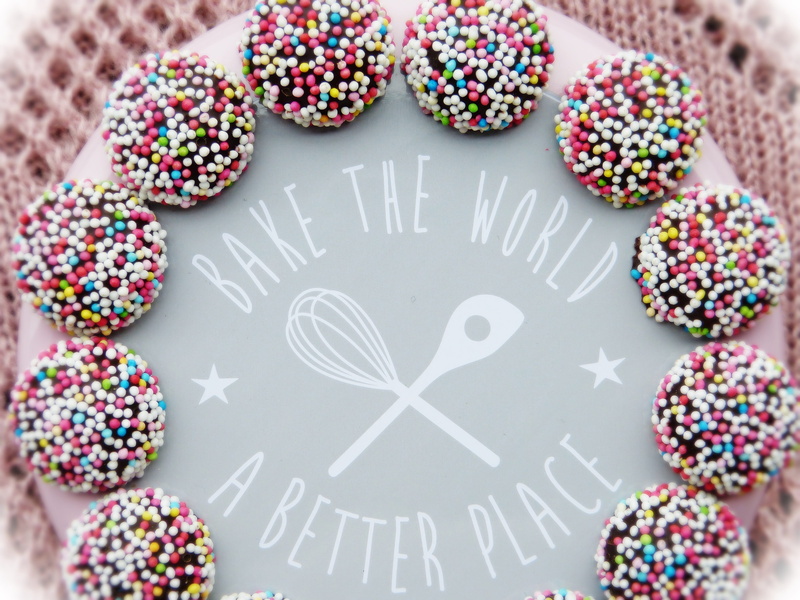 cookie, candy, star, sweet, studio shot, wooden spoon, dessert, baked, love, food, emotion, whisk, sugar, bake, no people, temptation, celebration, covered