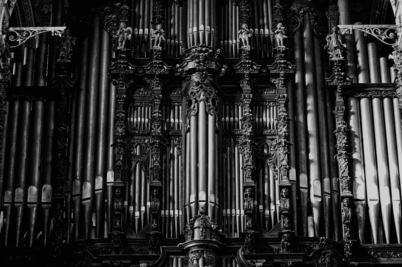 religion, architectural column, black-and-white, pipes, white, pipe organ, classic, black, religious, spirituality, church, metal, history, music, cathedral
