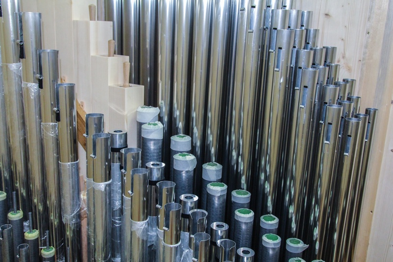 close-up, technology, bottle, wood - material, full frame, side by side, 1080P, organ whistle, container, still life, in a row, metal, large group of objects