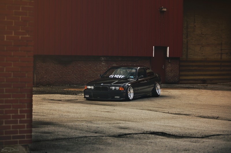 architecture, land Vehicle, sports Car, sports Utility Vehicle, parking Lot, parking, bumper, rear-View Mirror, wall - building feature, station Wagon