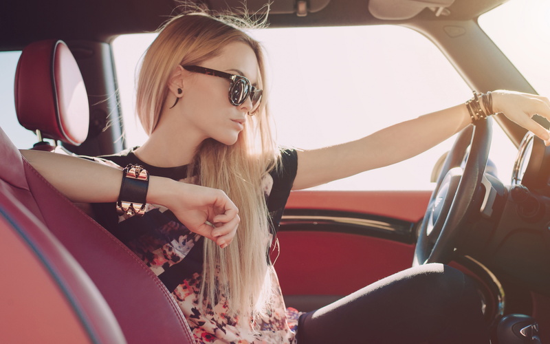 vehicle interior, hairstyle, beauty, face, young adult, glasses, fashion, car, car interior, piercing, one person, long hair, real people, women with glasses
