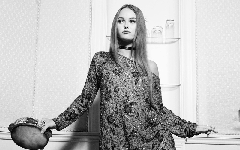indoors, beauty, women, hairstyle, real people, one person, standing, lifestyles, vanessa paradis, beautiful woman, looking, teenager, fashion, looking away