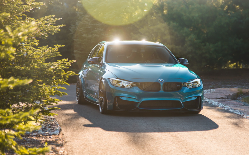 hq, tree, 5K, outdoors, land vehicle, nature, shadow, f80, car, transportation, sunny, mode of transportation, yellow, lens flare, bmw, plant