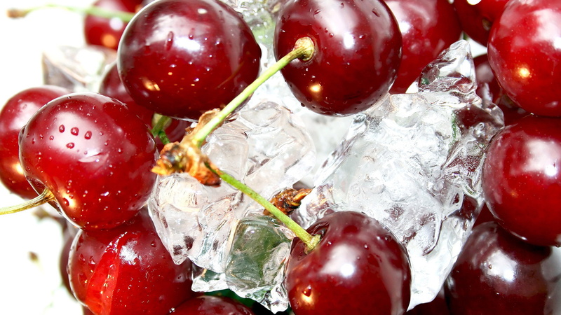 juice, food and drink, color, large group of objects, dessert, ripe, fresh, indoors, red currant, ingredient, produce, cold temperature, tasty, group, organic