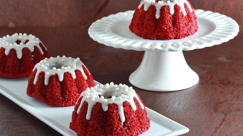 dessert, treat, restaurant, food, eating, berry, chocolate cake, raspberry, table, chocolate, diet, indoors, party, temptation, gourmet, plate, celebration