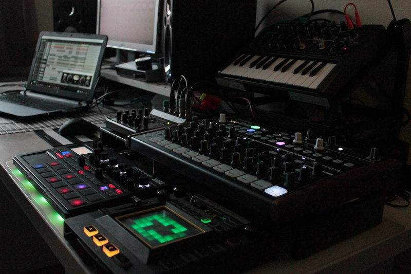 electrical equipment, technology, sound recording equipment, electronics industry, computer equipment, sound mixer, synthesizer, recording studio, arts culture and entertainment
