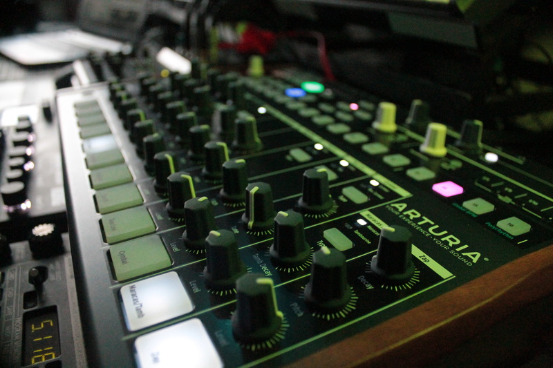 arts culture and entertainment, electrical component, indoors, 4K, audio equipment, electrical equipment, sound mixer, complexity, Music Studio, communication