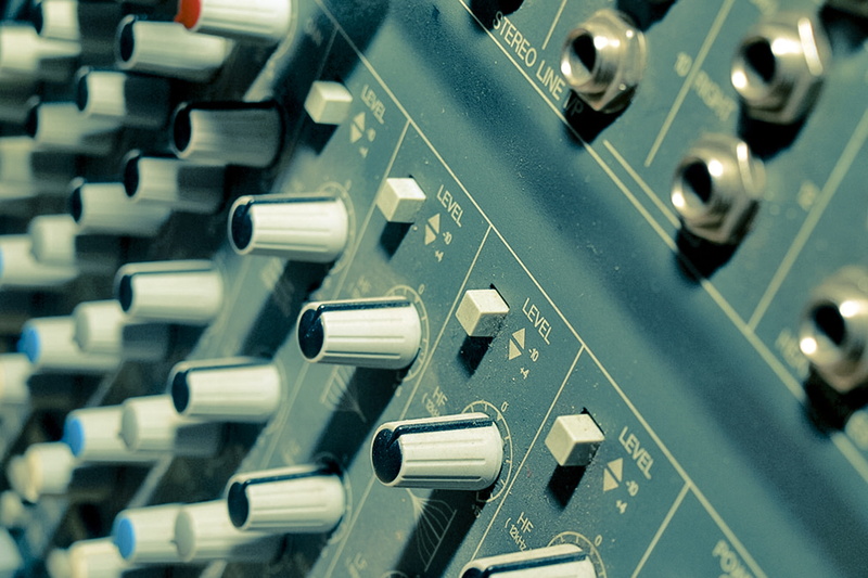 equipment, amplifier, synthesizers, electrical equipment, keypad, audio equipment, control panel, sound mixer, push button, no people, knob, connection block