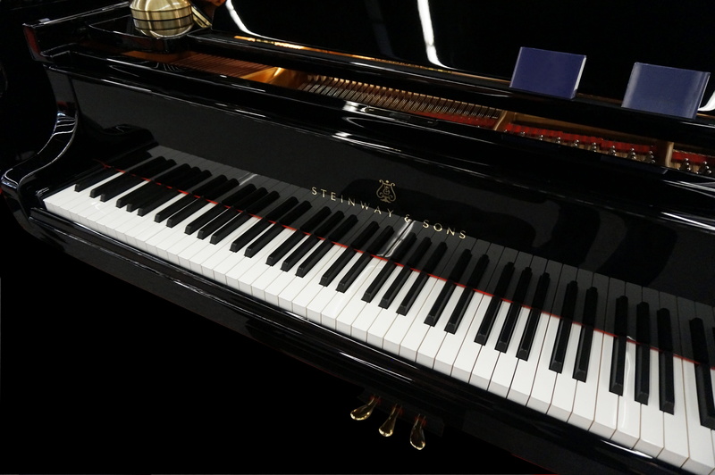 musical equipment, close-up, instrument, black color, pianist, piano, piano key, musical instrument, reflection, string, indoors, no people, classical style