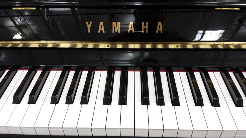 no people, piano, entertainment, black, melody, arts culture and entertainment, musical instrument, play, white color, tune, high angle view, composer