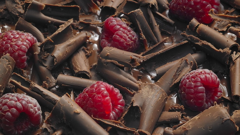berry fruit, chocolate cake, sweet, food, healthy eating, chocolate, retail, indulgence, red, raspberries, strawberry, choice, freshness, no people, sweet food