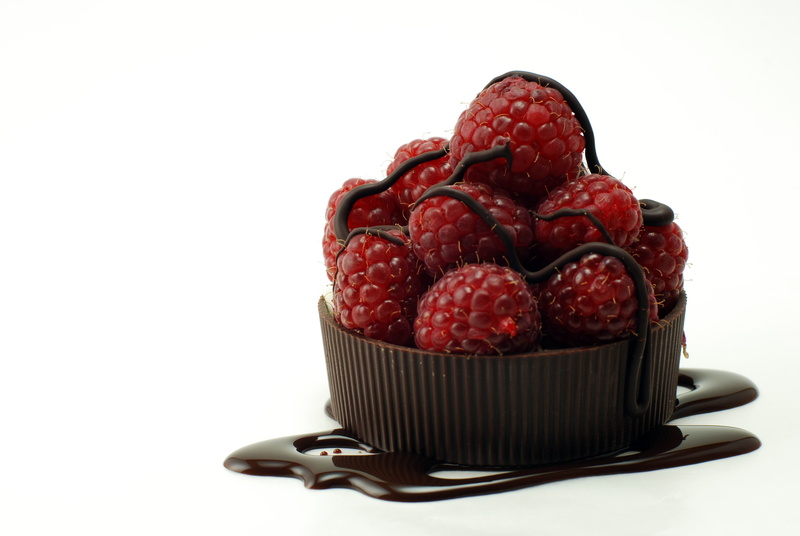 floral, dessert, fruit, ready-to-eat, chocolate, snack, raspberries, sweet, studio shot, wellbeing, freshness, no people, bowl, 4K, indoors, healthy eating