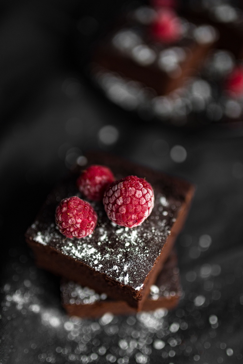 BROWNIE, freshness, GLUTEN-FREE, fruits, red, powdered sugar, sugar, close-up, focus on foreground, butter, healthy eating, berry Fruit, 5K, sweet, dessert