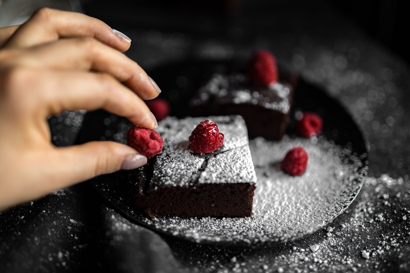 BROWNIE, dessert, heart shape, nail, berry fruit, butter, selective focus, PEANUT BUTTER, gluten, adult, peanut, RED BEAN, holding, indoors, creativity