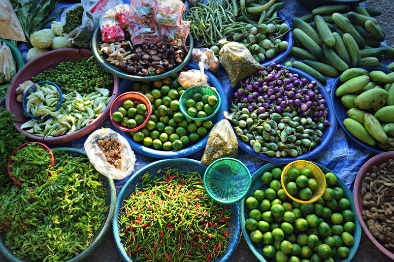 variety, healthy, fresh, tasty, market stall, tropical, bright, vegan, vegetarian, colorful, market, freshness, healthy eating, green color, juicy, flavor