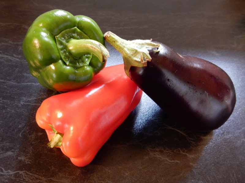 vegetarian Food, close-up, 4K, no People, pepper - Vegetable, bell Pepper, capsicum, wellbeing, healthy Eating, indoors, still life, table, red bell pepper