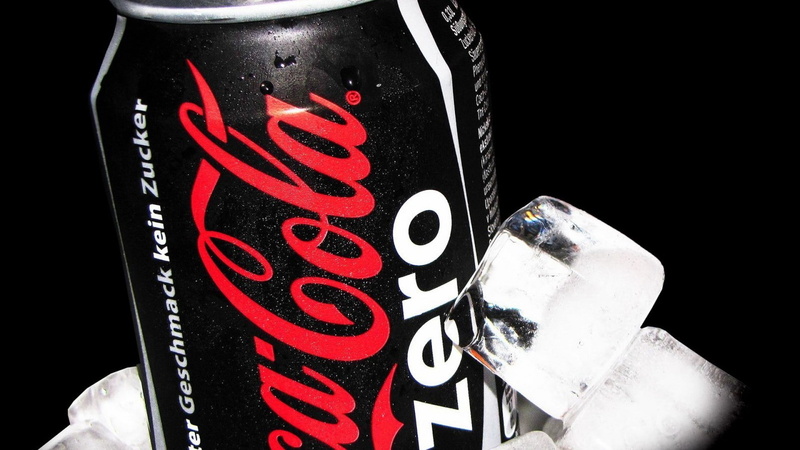 close-up, red, drink, 1080P, still life, black color, creativity, people, text, communication, ice cubes, human hand, studio shot, refreshment, food and drink