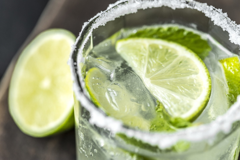 ingredient, citrus fruit, nutrients, pitcher - jug, citrus, beverage, no people, ice, 4K, lemon, alcohol, slice, gin, glass, lemonade, tonic water, juice