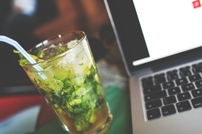technology, Laptop, wireless technology, computer, keyboard, cafe, no People, drink, table, Mojito, alcohol, glass, communication, refreshment, indoors