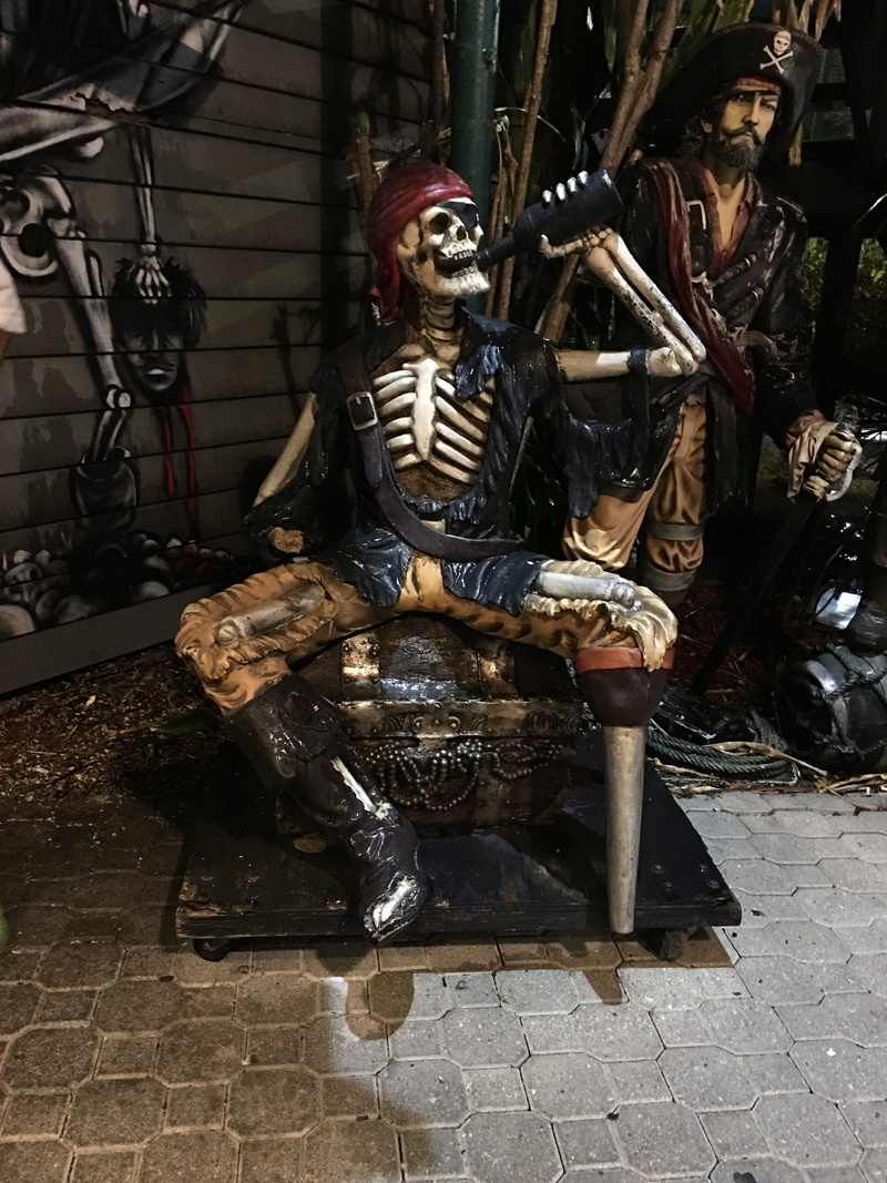 cocktail, religion, white, vintage, 4K, day, whiskey, outdoors, restaurant, human representation, sea, no people, wall - building feature, rum, pub, sculpture