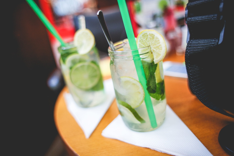 glass, drink, food and drink, drinks, drinking Straw, no people, Lemon, fruit, straw, food, 5K, Lemonades, slice, herb, garnish, cocktail, lemonade, freshness