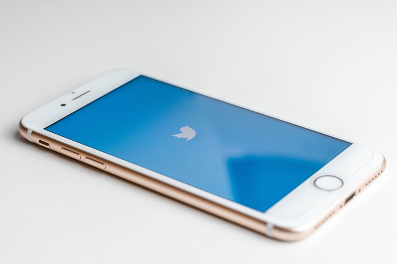 apple phone, portability, display, high angle view, gold, simplicity, s, white background, twitter user, apple, studio shot, portable information device