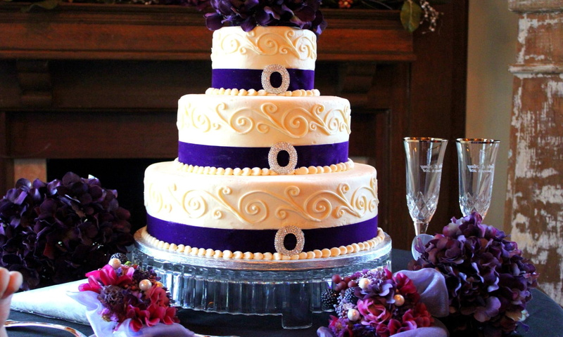 abstract, delicious, purple, sweet, white, frosting, goregous, layers, dessert, wedding, cake, 1080P, bakery, vanilla