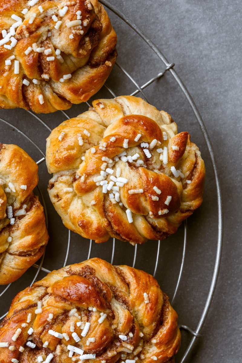 kanelbullar, directly above, bun, recipe, food and drink, baked pastry item, bread, xmas, garnish, roasted, spiral, freshness, gourmet, healthy eating