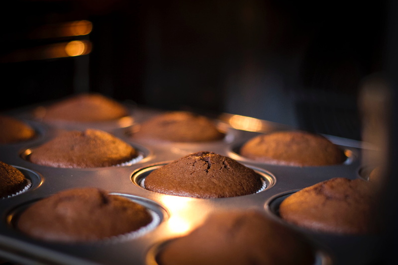 flame, 2K, no people, chocolate muffin, indian food, food, sweet food, indoors, close-up, food and drink, sweet, cake, choclate, muffins, heat - Temperature