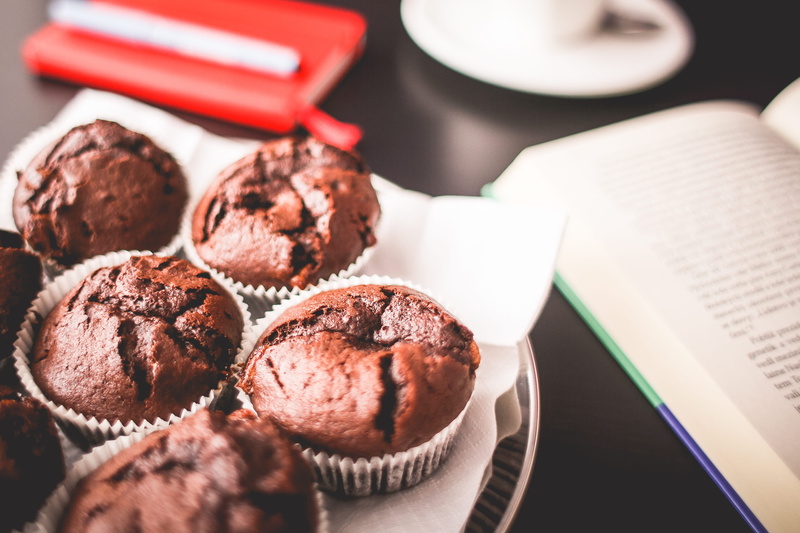 freshness, selective focus, sweet Food, books, cafe, Muffins, table, pen, diary, paper, christmas, baked, indoors, reading, publication, no People, muffin
