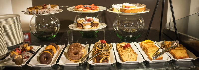 retail, pastry, cuisine, gourmet, delicious, no people, container, freshness, bakery, display, decorated, breakfast buffet, fruit, trays, snack, variation
