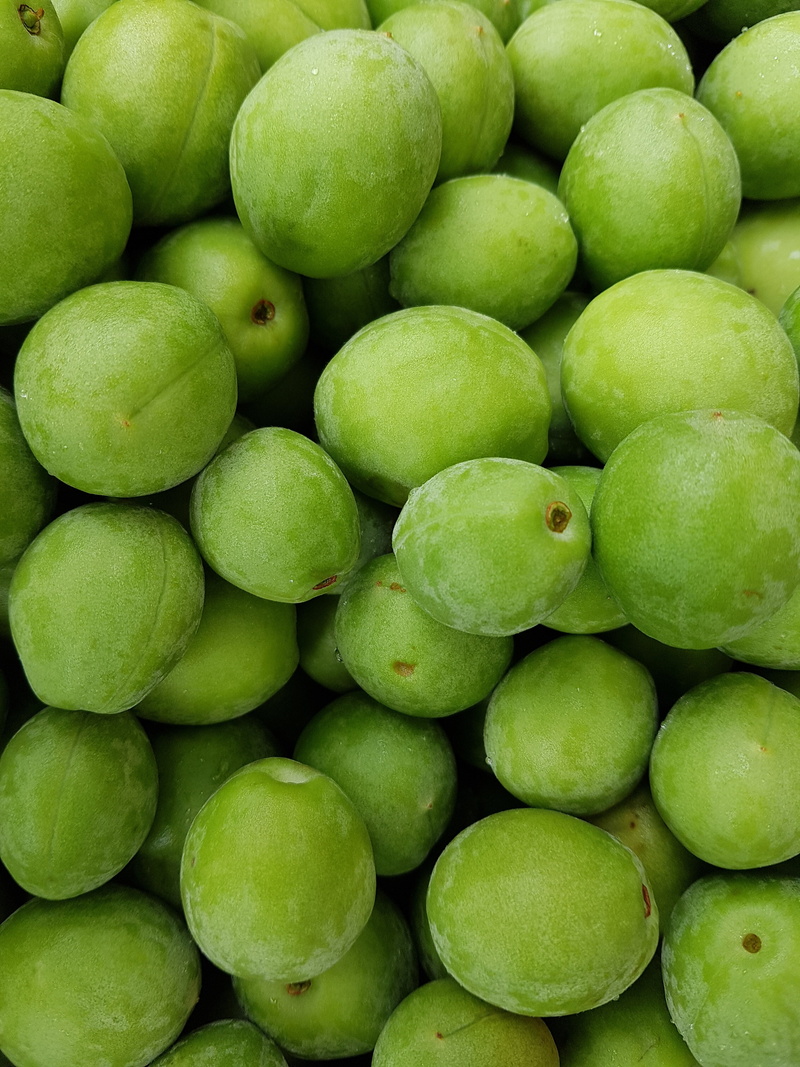 fruits, wellbeing, ripe, green Color, fruit, large group of objects, plum, high angle view, apple, backgrounds, retail, food and drink, green, food, market stall