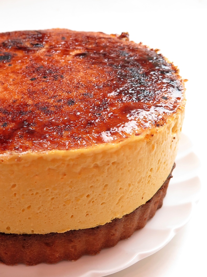 temptation, indoors, plate, brulee, food and drink, baked, sugar, ready-to-eat, suites, close-up, dessert, cake, fruit, caramel, still life, 2K, unhealthy eating