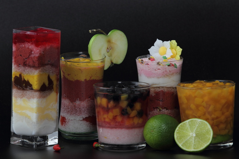 clear, variation, ready-to-eat, cocktail, drinking glass, tray, smoothie, cups, drink, food and drink, 4K, refreshment, alcohol, food, lemon, mix, berry fruit