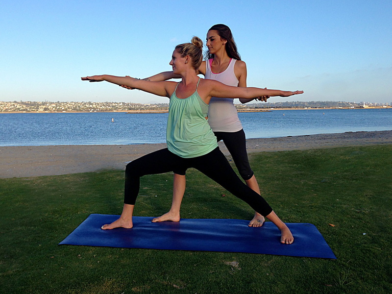 color Image, flexibility, sports Clothing, full Length, relaxation Exercise, Yoga, young Women, adults Only, females, outdoors, body Conscious, lifestyles