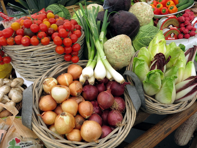 large group of objects, range, celery, root vegetable, basket, container, vegetarian, bauer, wellbeing, choice, vitamins, variation, cherry tomatoes, tomatoes