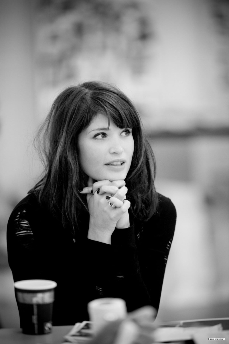actress, hungry, s, looking at camera, adult, hairstyle, eating, young adult, lifestyles, glass, beautiful woman, drink, Gemma Arterton, portrait, one person