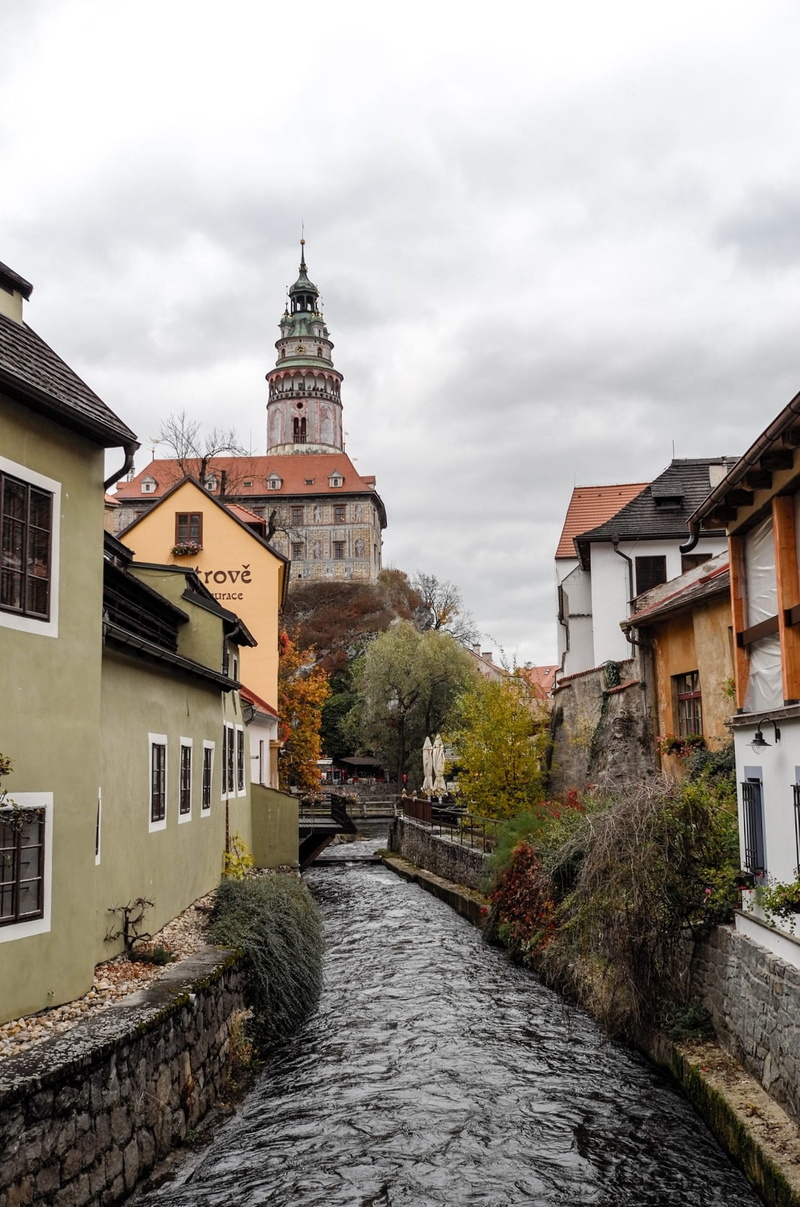 river, city, český krumlov, no people, direction, structures, architecture, water, cloud - sky, moldova, tree, castle, outdoors, building, transportation