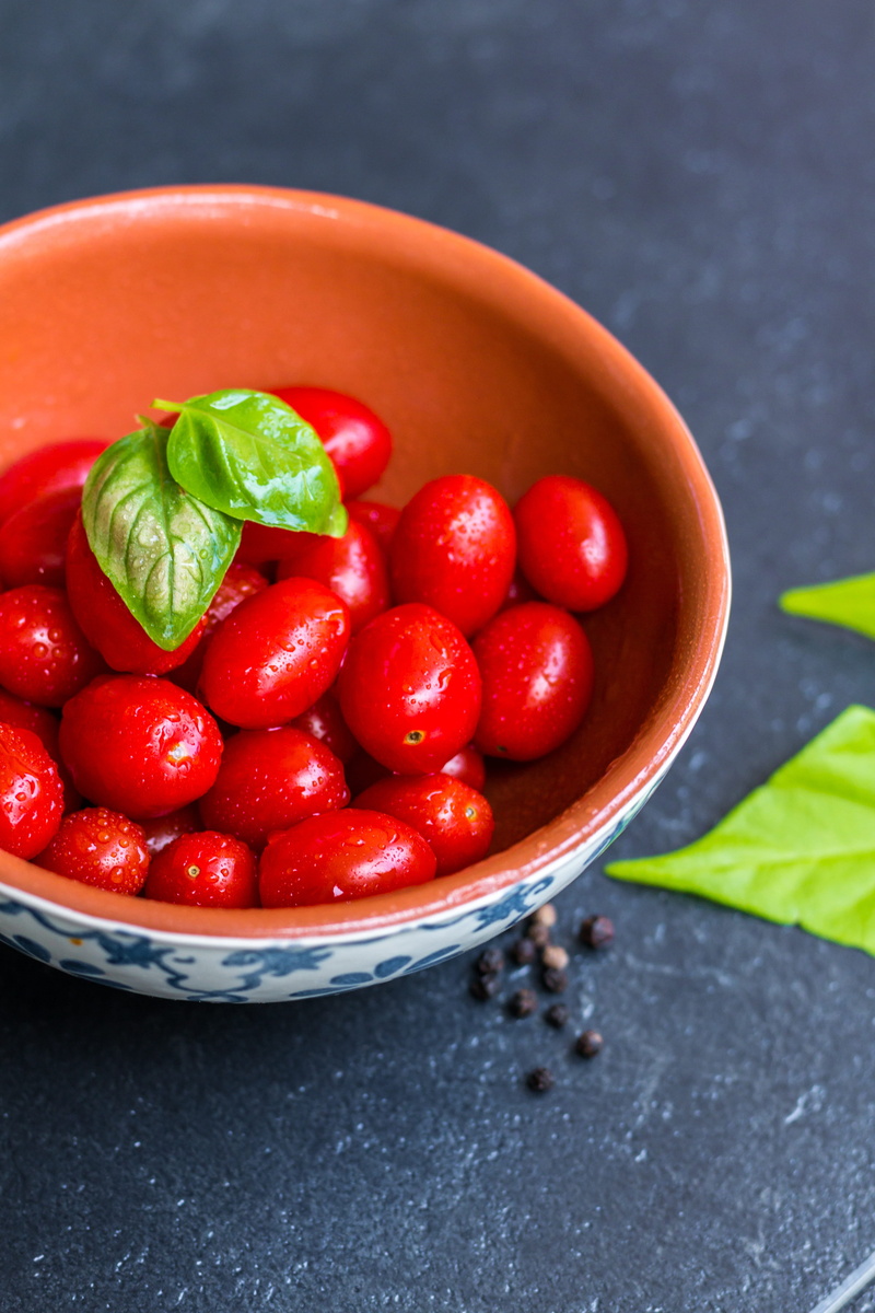 kitchen utensil, no People, directly above, weight control, healthy Eating, Diet, leaf, tomatoes, still life, low-calorie, calories, delicious, food And Drink
