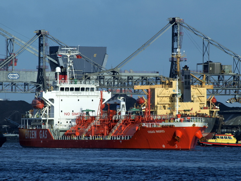 white, outdoors, amsterdam, transporter, port, nautical vessel, hard, red, harbor, dock, commercial dock, ozeanriese, shipping, sky, 2K, frachtschiff