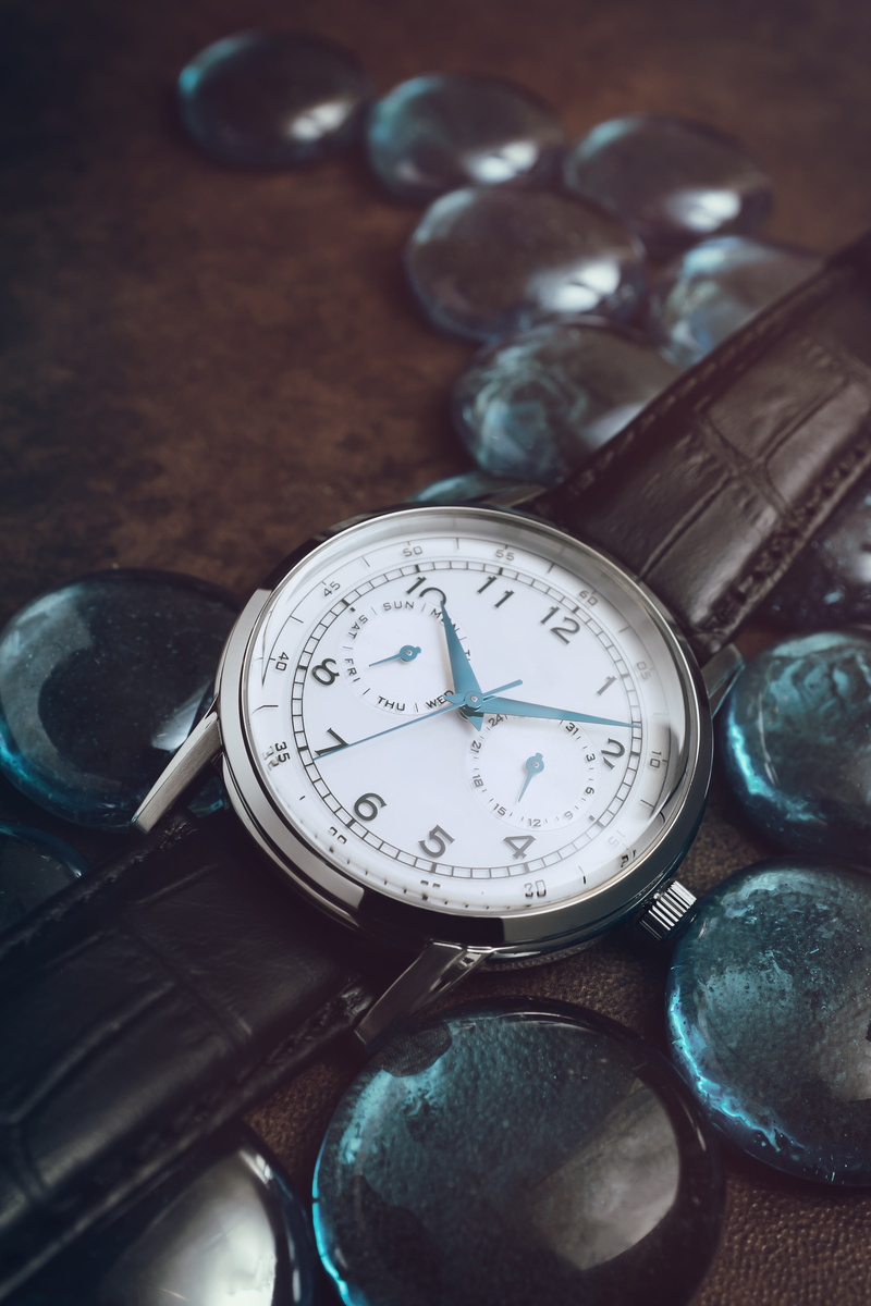 wristwatch, circle, shape, accessory, men, watch, geometric shape, analog, number, jewelry, personal accessory, chrome, silver, antique, no people, round