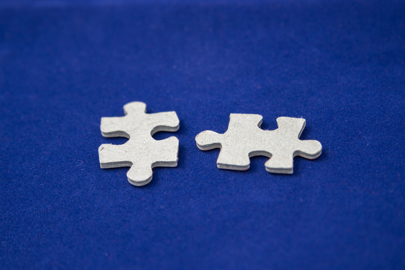 no people, teamwork, jigsaw piece, pieces, jigsaw Puzzle, secret, jigsaw, high angle view, relaxation, copy space, two, white, colored background, blue