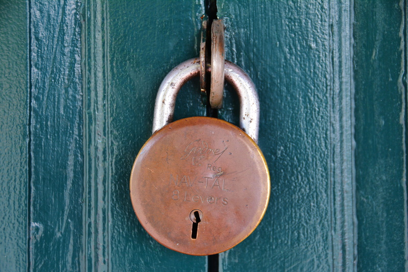 metal, keyhole, safety, textured, wood - Material, protect, gate, 5K, safe, door, entrance, risk, Lock, Security, threat, key, shape, system, steal, secure