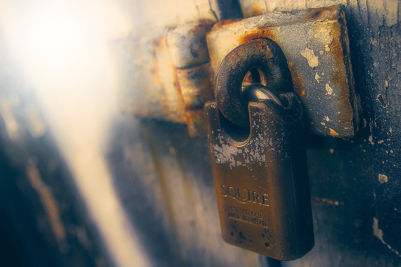 close-up, text, selective focus, rusty, communication, padlock, closeup, secure, security, protection, 1080P, lock, safety, old, doorway, weathered, hdr
