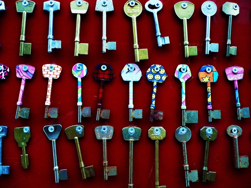 pattern, arrangement, Keys, text, red, Metal, full frame, control panel, hanging, large group of objects, unlocked, Colored, door, communication, technology
