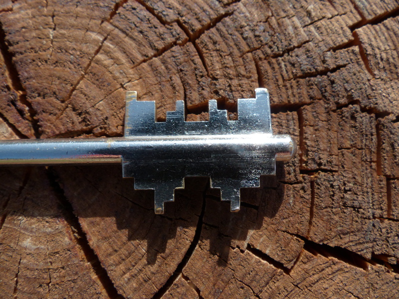 gear, close up, pattern, close, close-up, unlock, wood, room key, individually, machinery, steel, no people, tool, locks to, brown, security, access, metal