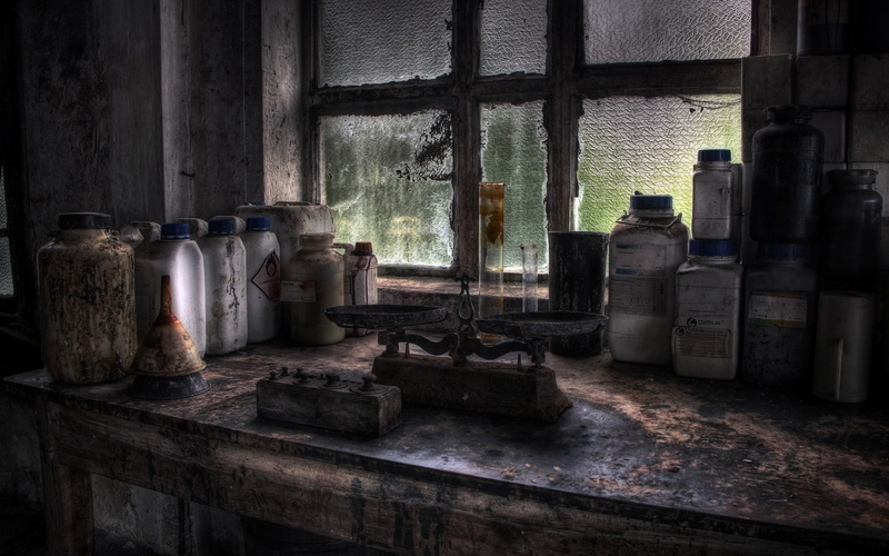 old, history, bottle, the past, container, transparent, Pharmacy, wood - material, Scales, obsolete, indoors, box, day, no people, Ruin, abandoned, architecture