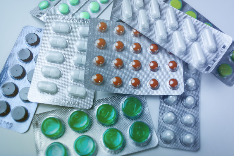 healthcare and medicine, screen, pill container, choice, nutritional supplement, table, pills, colored background, studio shot, variation, background, 4K