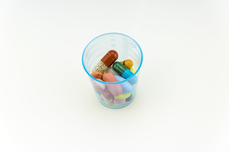 blue, large group of objects, tables, pill, vitamin, container, multi colored, choice, drugs, food and drink, copy space, bubble gum, white, assorted, chemistry