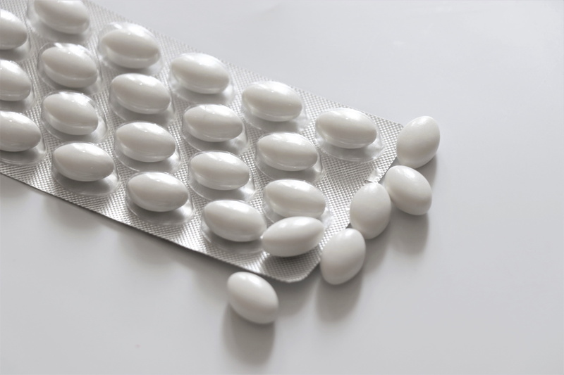 tablet, the dependence of, illness, disease, pill, treatment, 5K, capsules, antibiotic, white background, no people, capsule, painkiller, recovery, health care